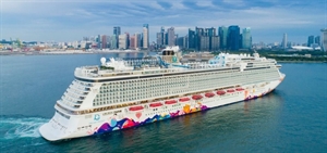 World Dream arrives in new Singapore homeport