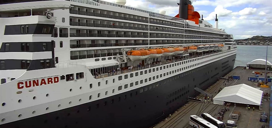 Two Cunard Queens unexpectedly meet in Auckland