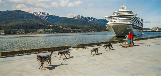 Ruby Princess welcomed into Juneau by dog sled team