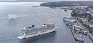 Elvis Duran christens Norwegian Bliss during ceremony in Seattle