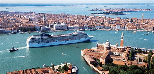 Venice reinstates ship ban