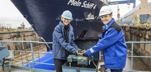 Mein Schiff 4 floats out